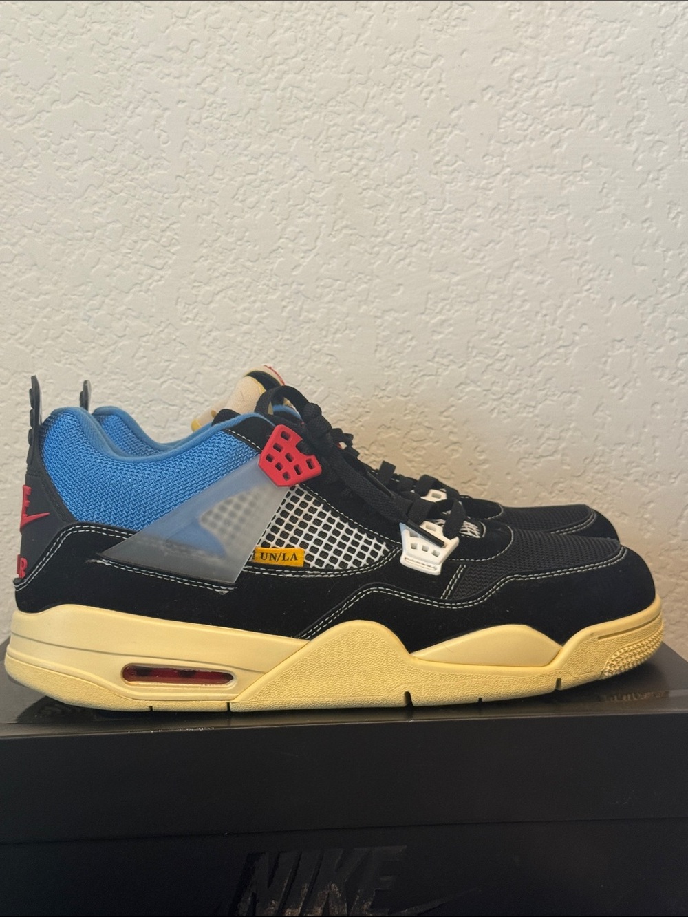 Nike Men’s Black, Blue & Cream Retro-Style Sneakers